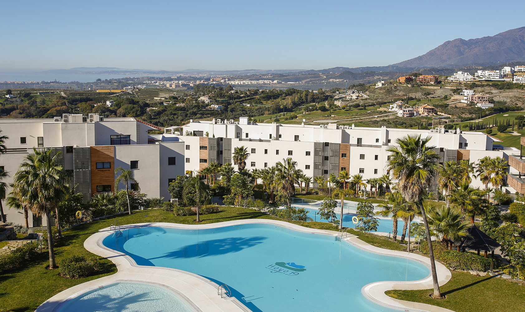 Contemporary apartments on a golf paradise in Benahavis