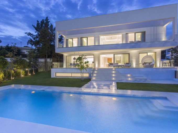 Luxury Contemporary villas in Guadalmina Baja